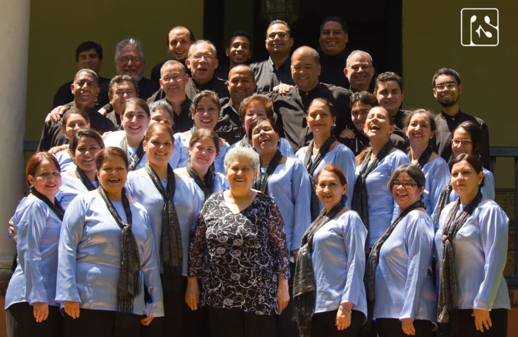 María Colón de Cabrera y su coro polifónico